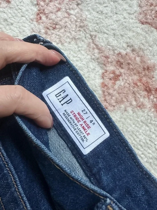 NWOT Gap High Rise Stride Ankle Jeans - Picture 3 of 4